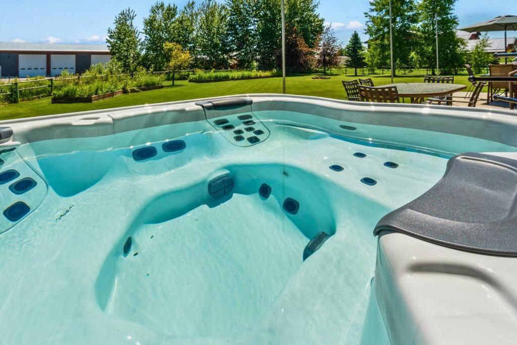 Sleep 14! Hot Tub, Indoor Pickleball & Basketball Court Villa Белгрейд Екстериор снимка